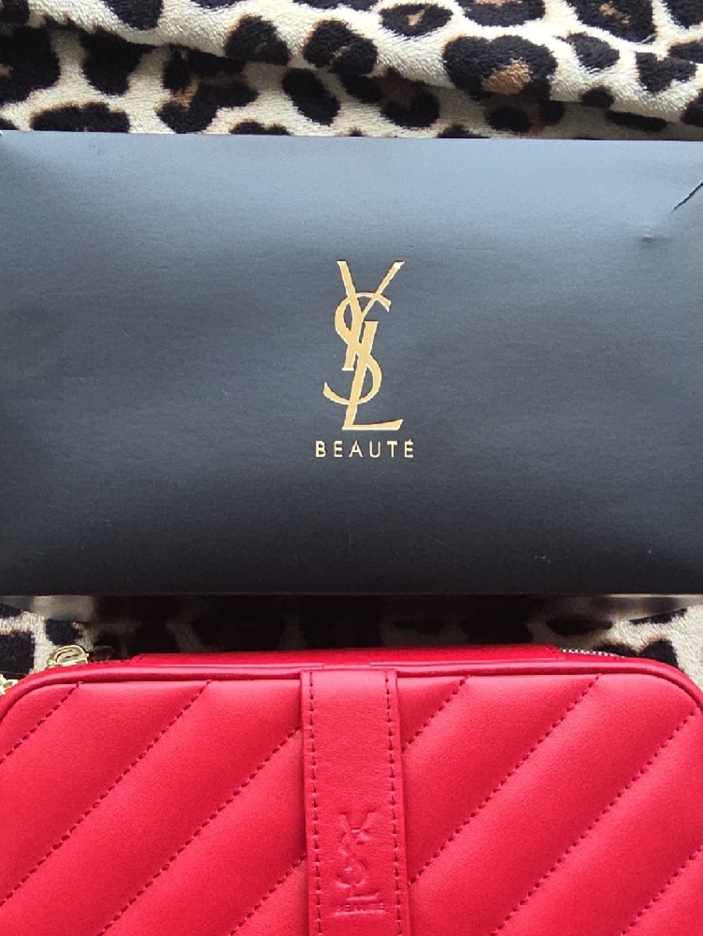 Yves Saint Laurent Beaute Red Quilted Zip Cosmetic Case with Mirror - Picture 3 of 5